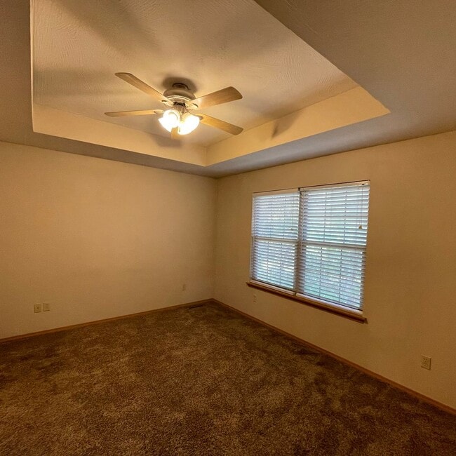 Building Photo - Beautiful 4 bedroom 3 full bathroom Townhome - Owner Special -Move in March and pay no rent until...