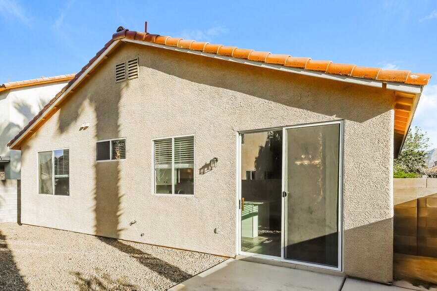 Building Photo - 1931 Giant Pine Ave