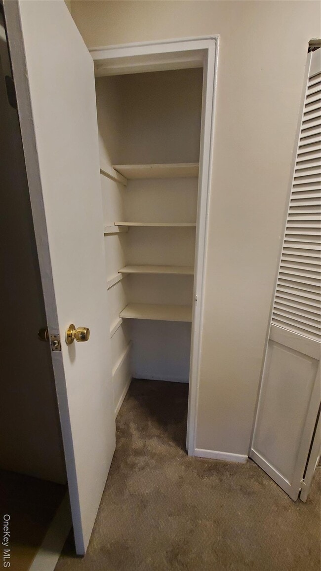 Building Photo - 460 Old Town Rd