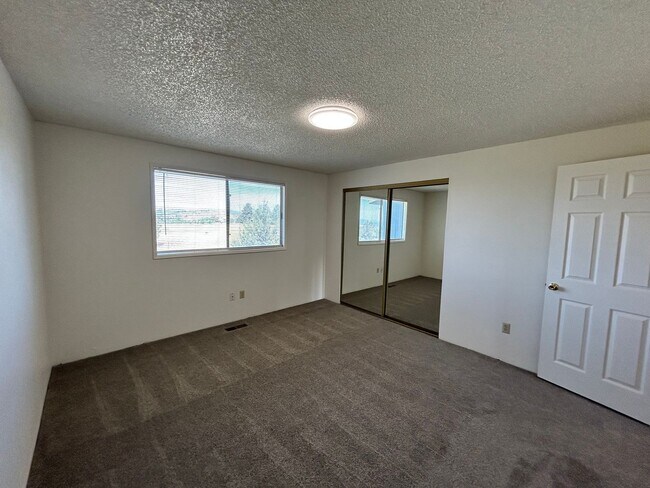 Building Photo - 846 Homedale Rd