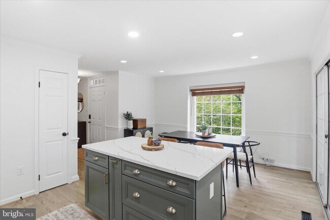 Building Photo - 12845 Mill Brook Ct