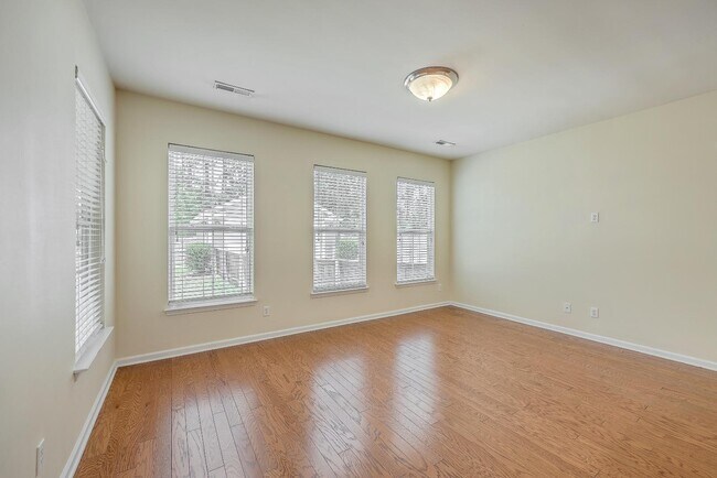 Building Photo - 230 Cameron St