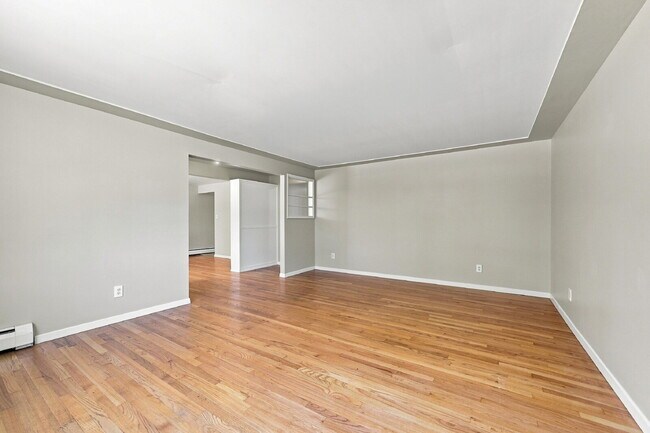 Building Photo - PRICE REDUCED!!  BEST PRICE IN THE AREA FOR 4+BEDROOM  Spacious 4-Bedroom Wheat Ridge Home with F...