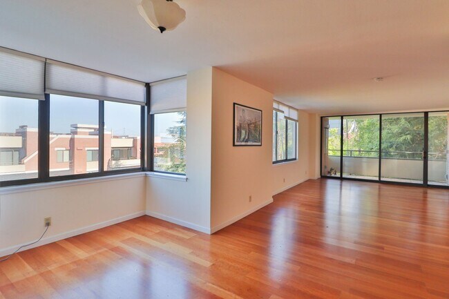 Building Photo - 101 Lombard St