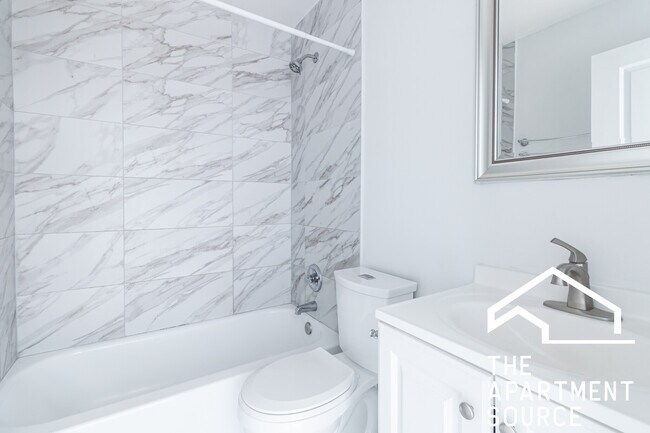 Building Photo - 3825 N Pine Grove Ave