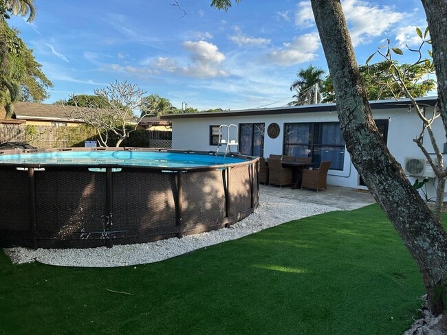 Building Photo - 5131 SW 6th St