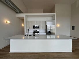 Building Photo - 3207 N Narragansett Ave