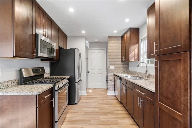 Building Photo - 1245 Hillcrest Glenn Cir