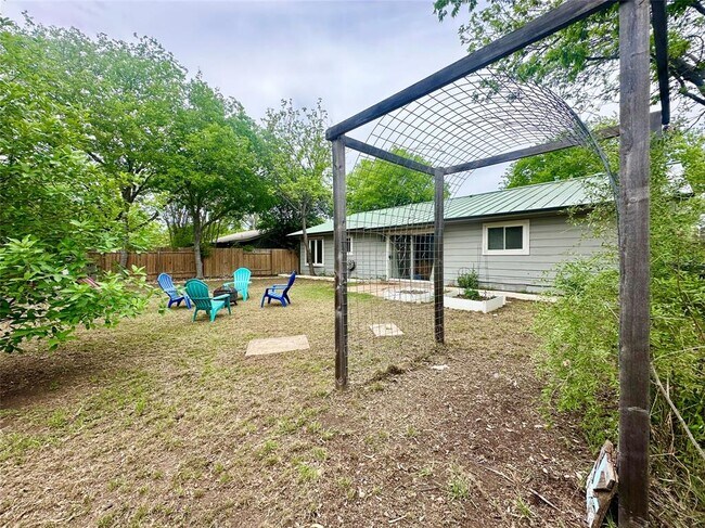 Building Photo - 2707 Ashdale Dr