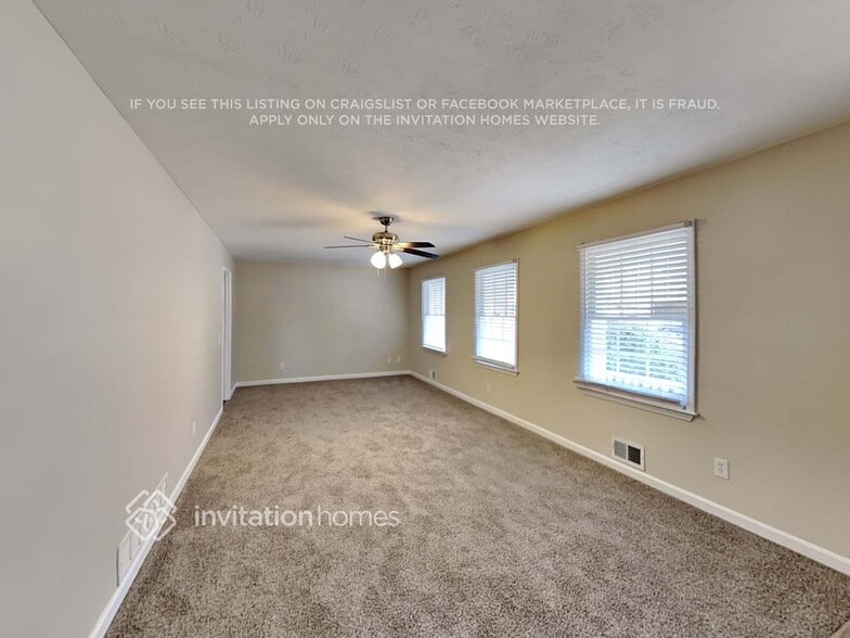 Building Photo - 395 N Hickory Ln