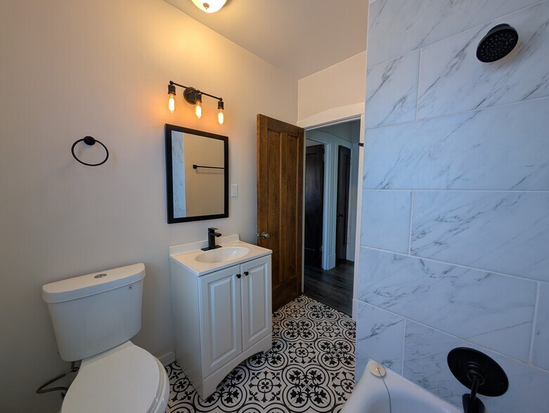 Building Photo - 5817 W Berteau Ave