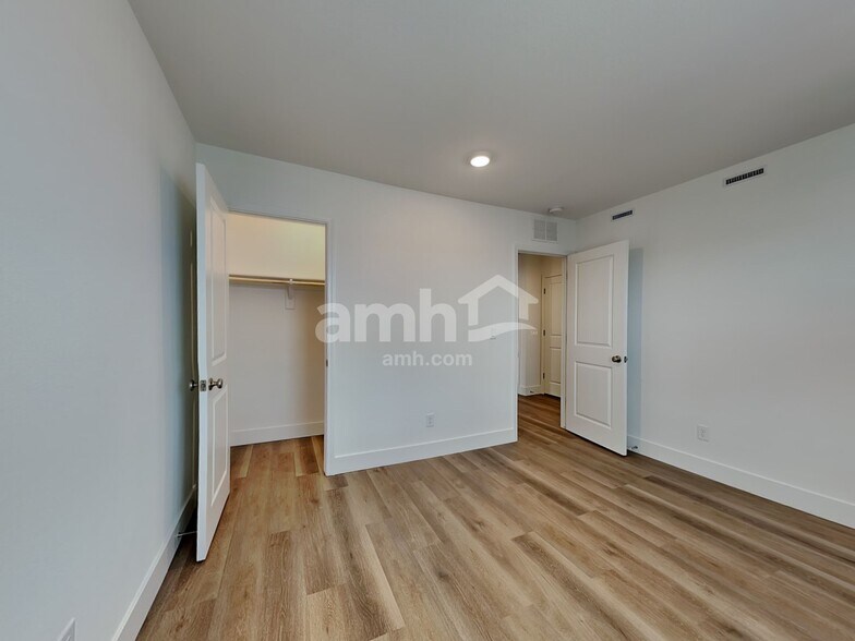 Building Photo - 9135 Fiesta Impatiens Ct