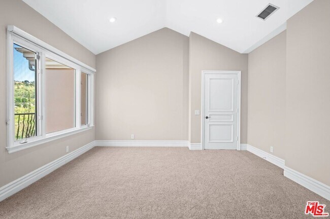 Building Photo - 11221 Briarcliff Ln