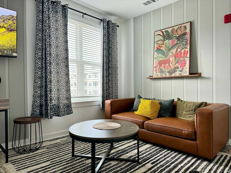 Building Photo - 542 Boulevard NE