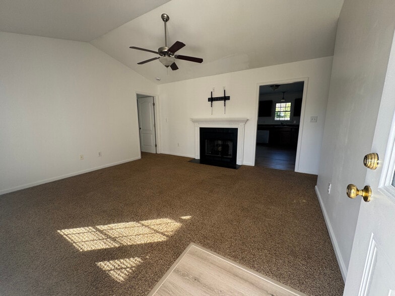 Building Photo - 318 Murphy Dr