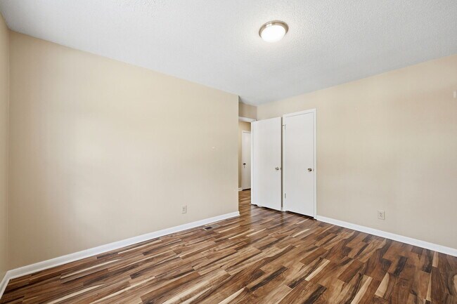 Building Photo - 5914 Ormskirk Dr