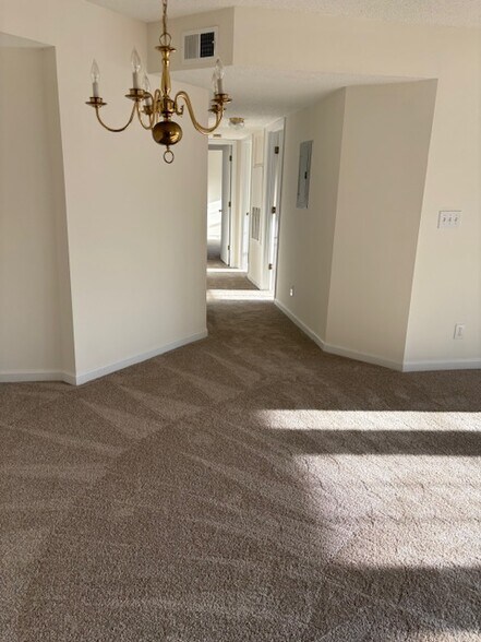 Building Photo - 2280 Andover Dr