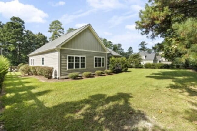 Building Photo - 585 Herons Brook Dr