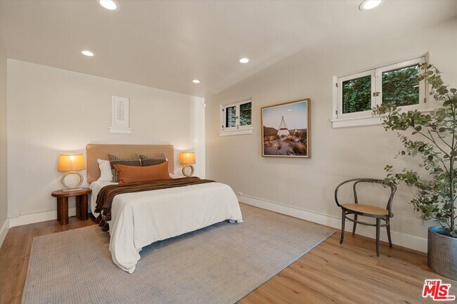 Building Photo - 2700 Glendower Ave