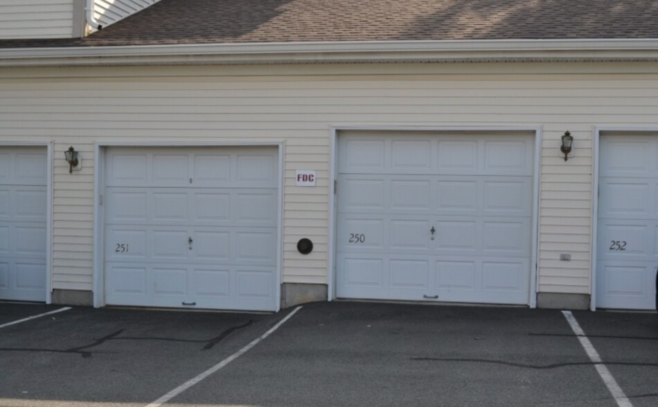 Building Photo - 250 Potomac Dr
