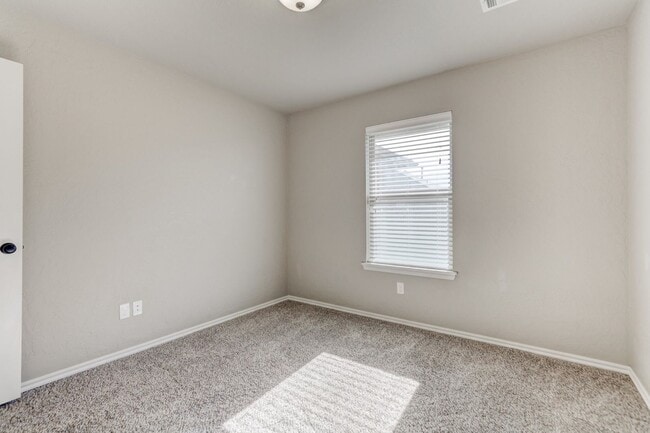 Building Photo - 308 Stoneridge Dr