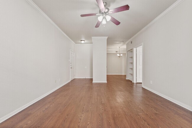 Building Photo - 2255 Braeswood Park Dr