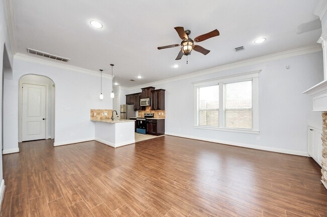 Building Photo - 11045 Upland Forest Dr