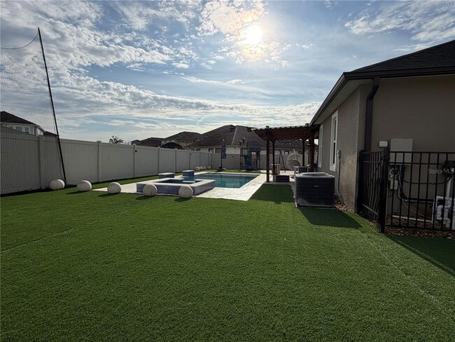 Building Photo - 2422 Riverbank Cv