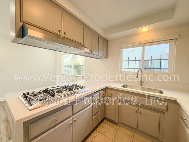 Building Photo - 18012 Manhattan Pl