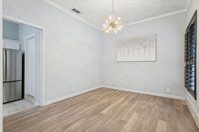 Building Photo - RENOVATED 3-BEDROOM HOME IN BRAUN STATION