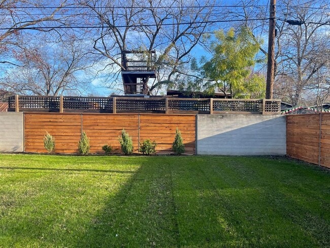 Building Photo - 304 Nelray Blvd