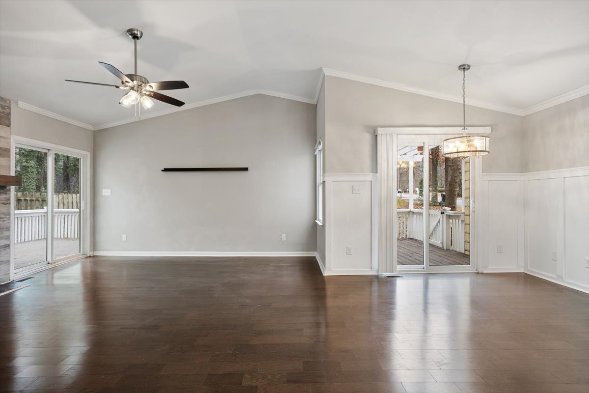 Building Photo - 2400 Calvert Dr