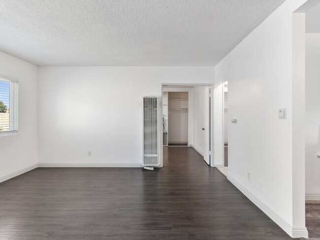 Interior Photo - 1335 Stanley Avenue