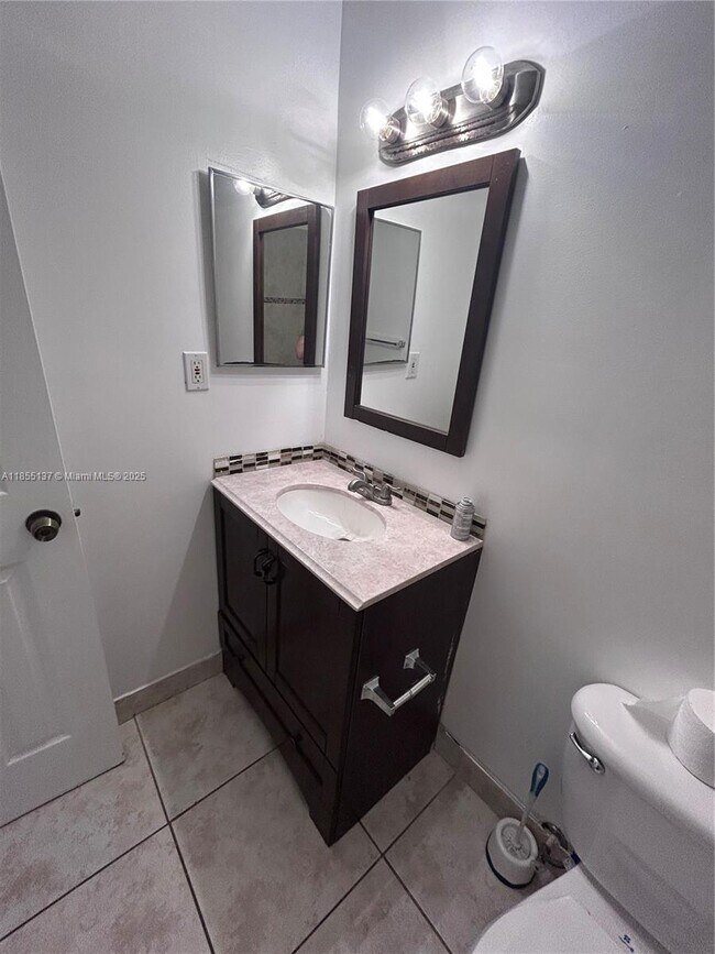 Building Photo - 6040 Shaker Wood Cir