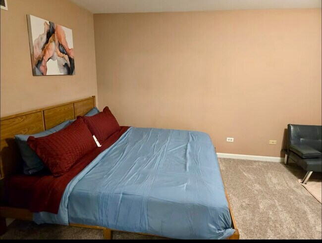 Building Photo - 5469 Barnwood Dr