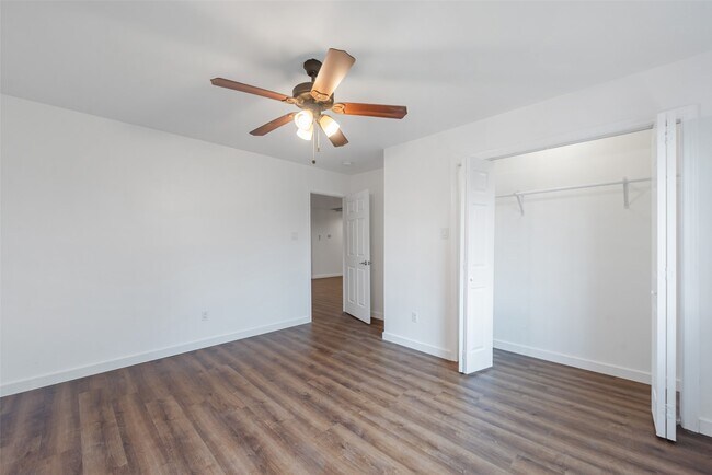 Building Photo - 11703 N Perry Ave