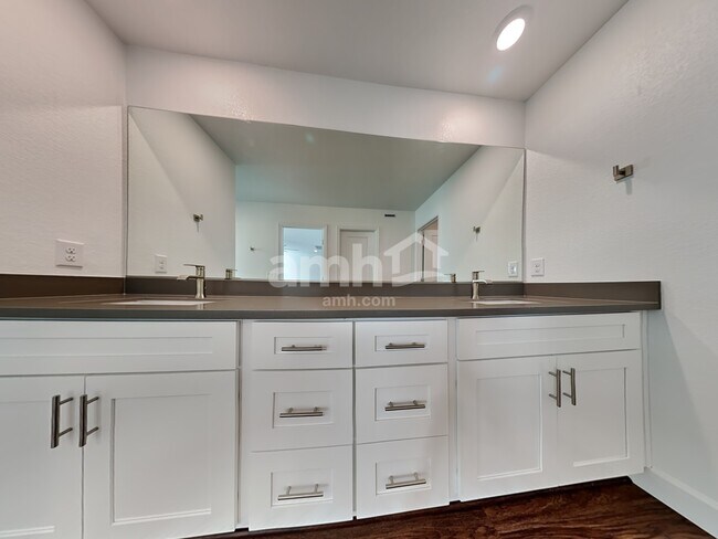 Building Photo - 9121 Liberty Cap Ct