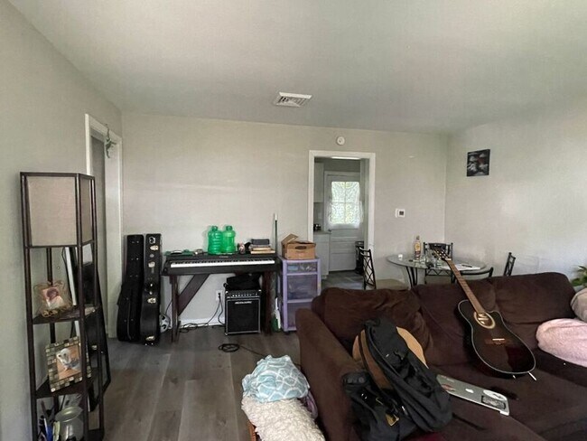 Building Photo - 2403 5th Ave