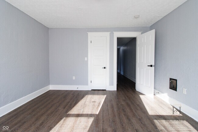 Building Photo - 614 N Temple Ave