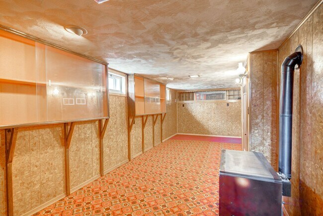 Building Photo - Charming Historic Rental Just Blocks from ...