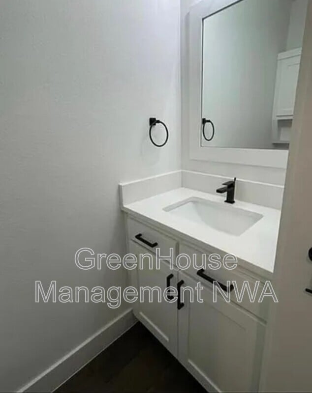 Building Photo - 503 S 7th St