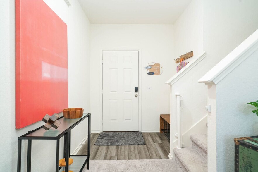 Building Photo - 12626 Galatea