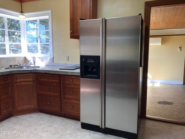 Building Photo - 505 St Camille St