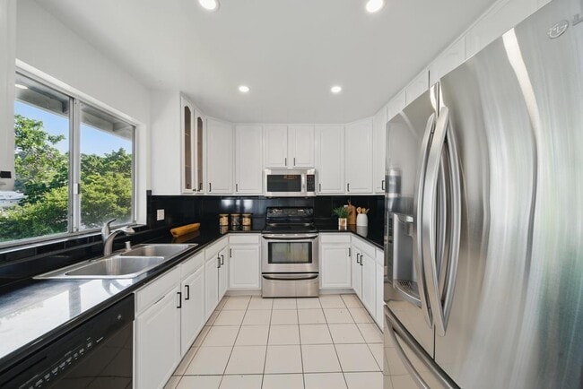 Building Photo - 1406 Cedarwood Dr