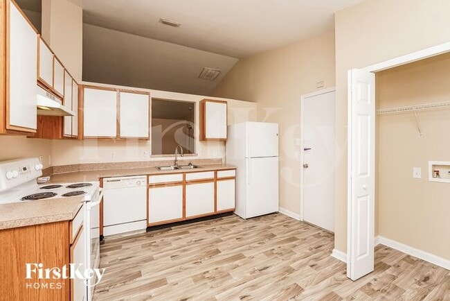 Building Photo - 474 Harvey Ave NE