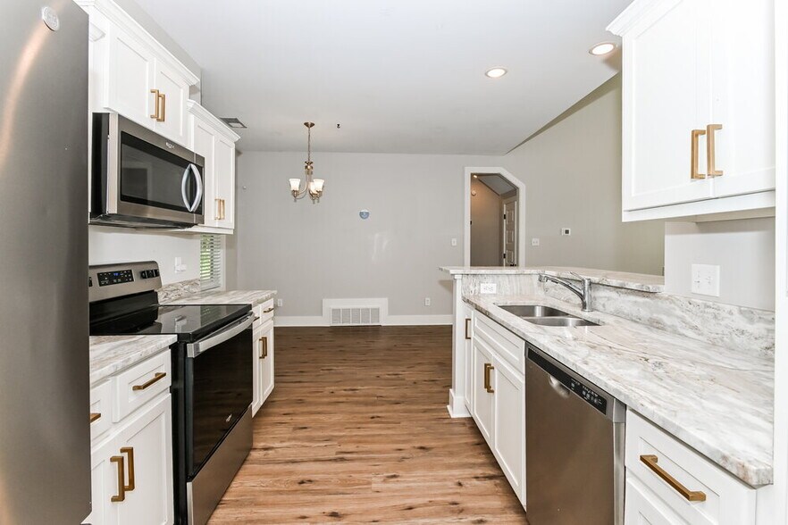 Building Photo - 2701 Maple Hill Dr