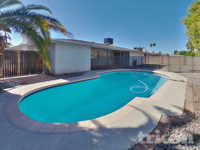 Building Photo - 1550 E Kramer St