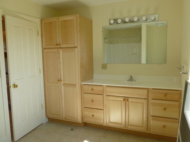 Building Photo - Big Stuff House