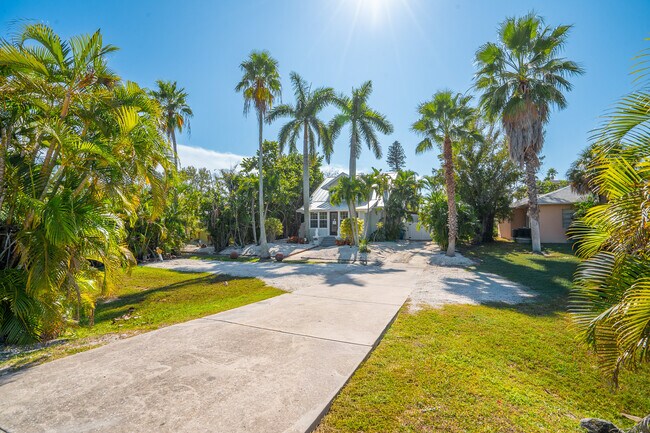 Building Photo - 3310 E Maritana Dr