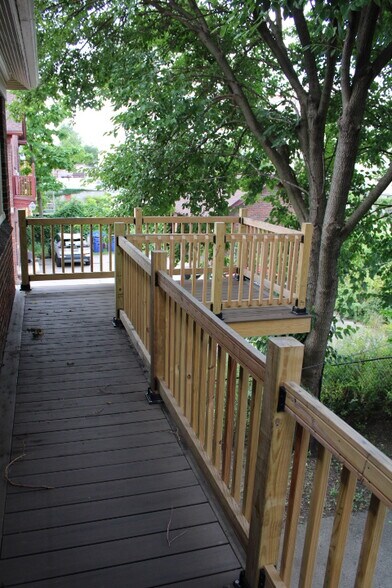 BALCONY DECK - 2506 W Euclid St